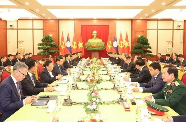 Vietnam, Laos issue joint statement