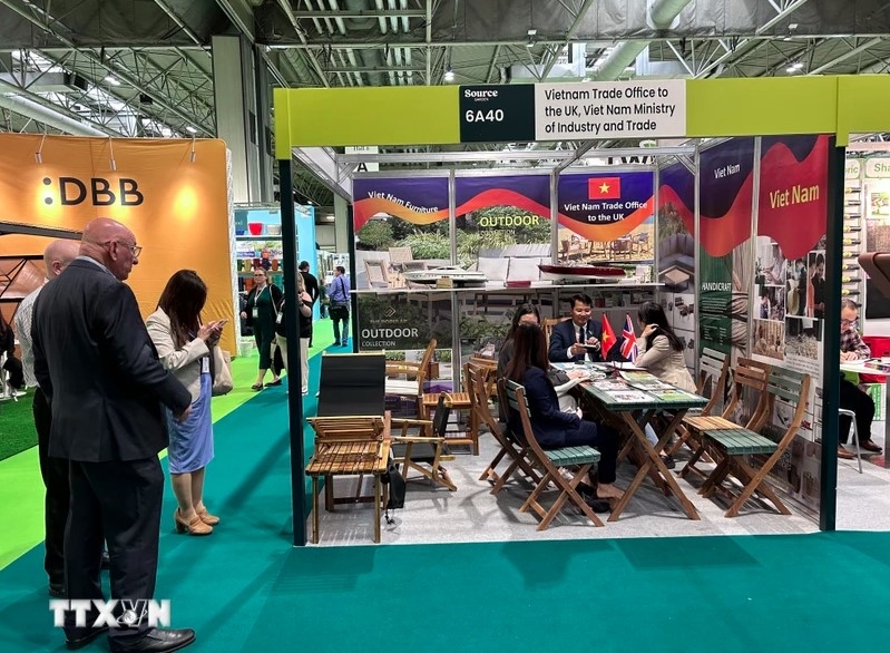 15 Vietnamese firms attend UK's largest outdoor furniture fair