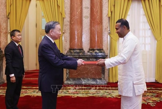 Top leader receives newly-appointed foreign ambassadors in Hanoi