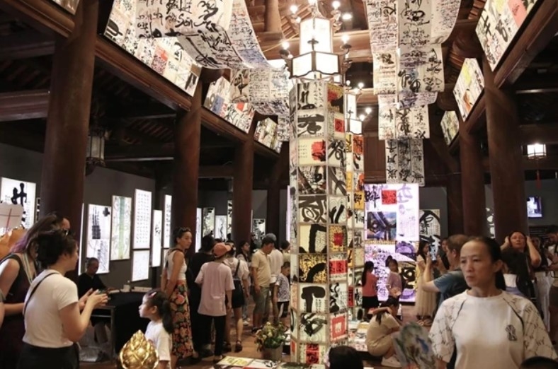 Illuminated calligraphy artworks exhibited at Hanoi’s Temple of Literature