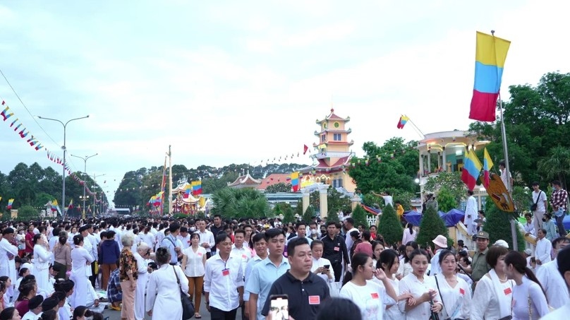 Biggest festival of Caodaism attracts crowds