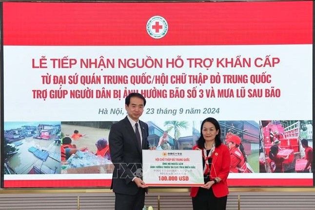 Vietnam receives US$100,000 in Chinese donation for Typhoon Yagi victims