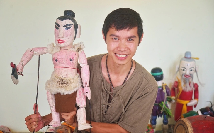 Young Hanoian keeps traditional crafts alive