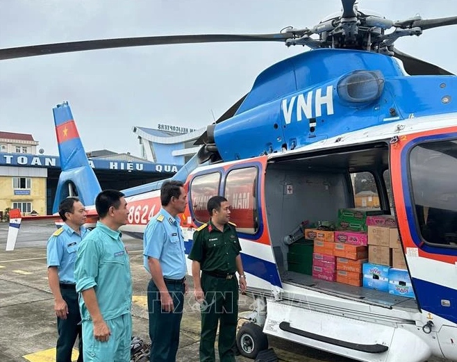 More helicopters take flight to transport relief packages for flood victims