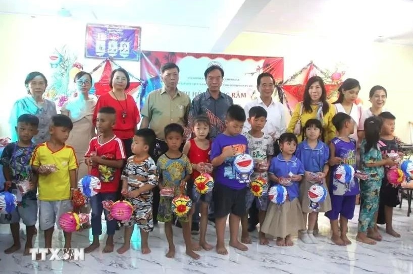 Mid-Autumn Festival held for Vietnamese children in Cambodia