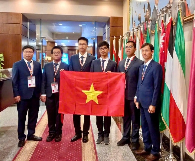 All four Vietnamese students win medals at International Olympiad in Informatics