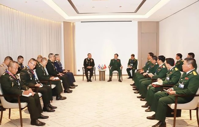 Vietnam, ASEAN member states foster military cooperation