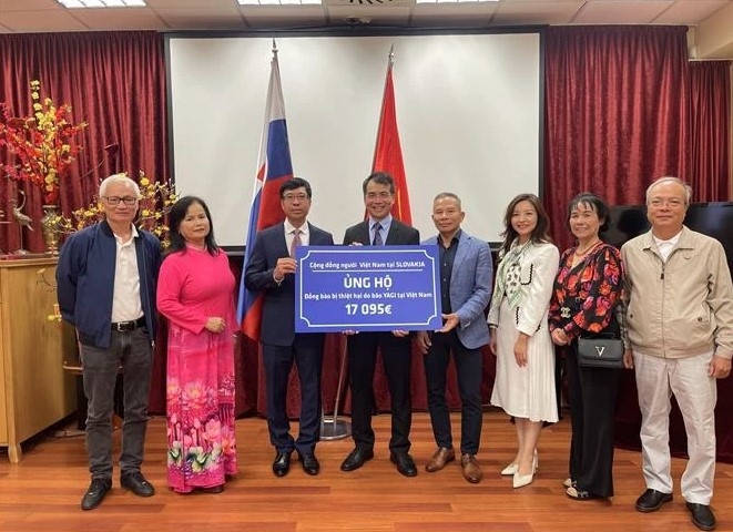 Overseas Vietnamese continue to raise funds for flood victims