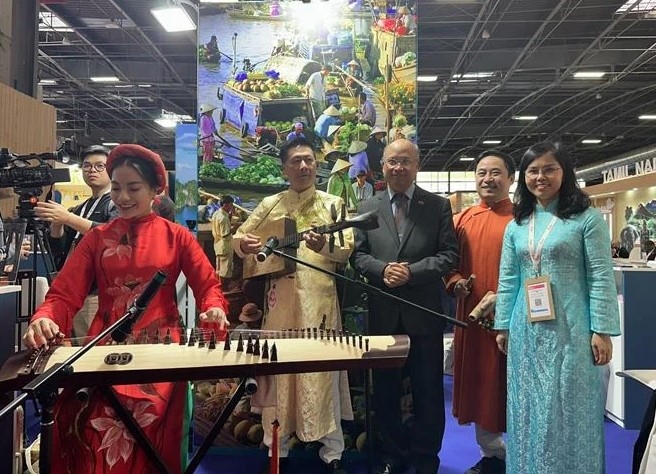 Vietnam attends major travel fair in France