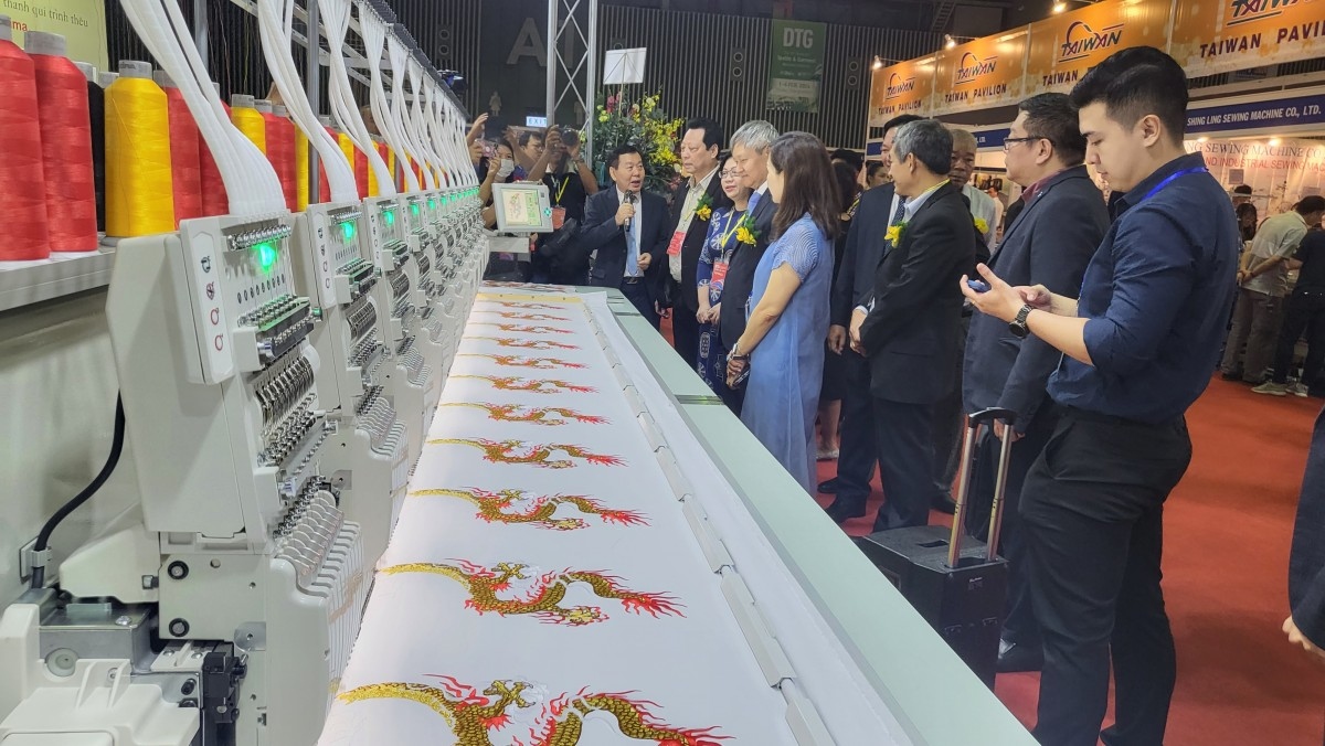 Over 380 firms join Vietnam Int'l Garment and Textile Industry Exhibition