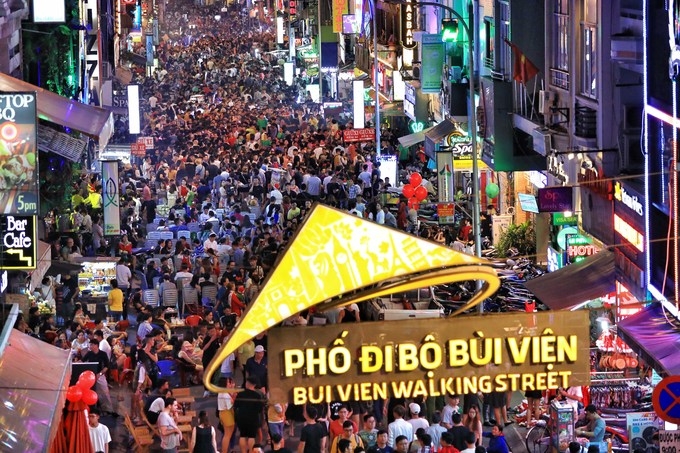 Thousands jostle their way through Bui Vien pedestrian street on Christmas Eve