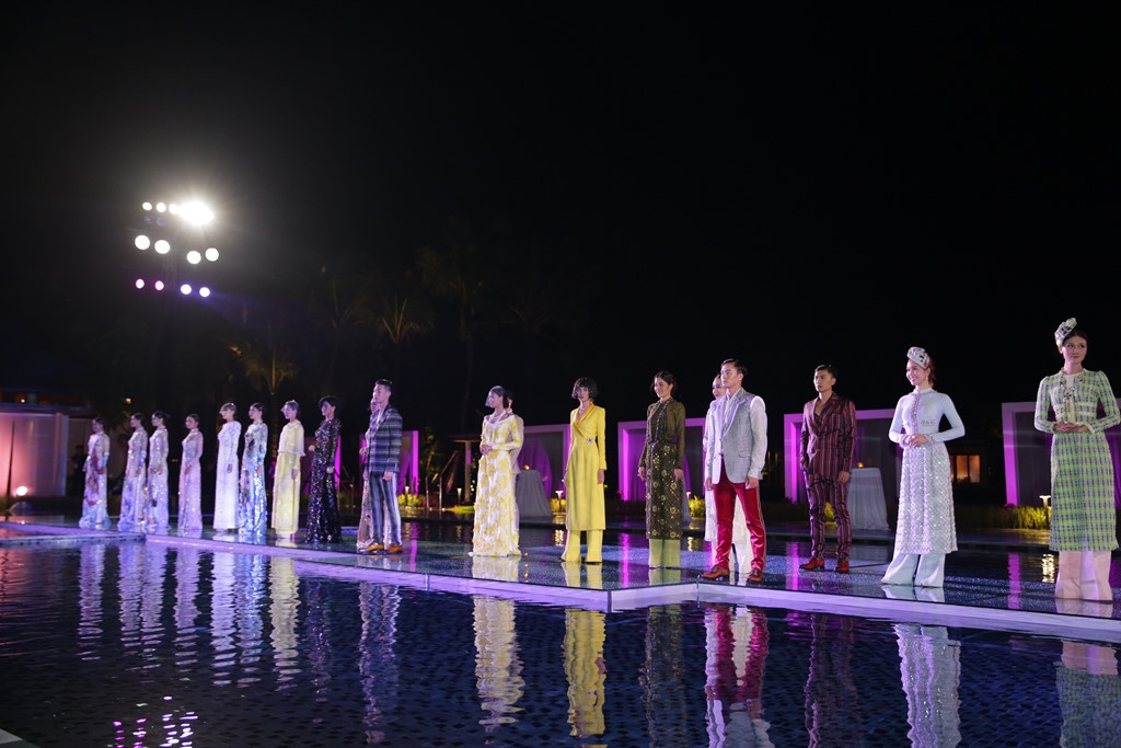 Designer Cong Tri launches latest collection on outdoor stage