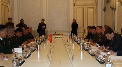 Deputy PM receives Laos’ provincial delegation