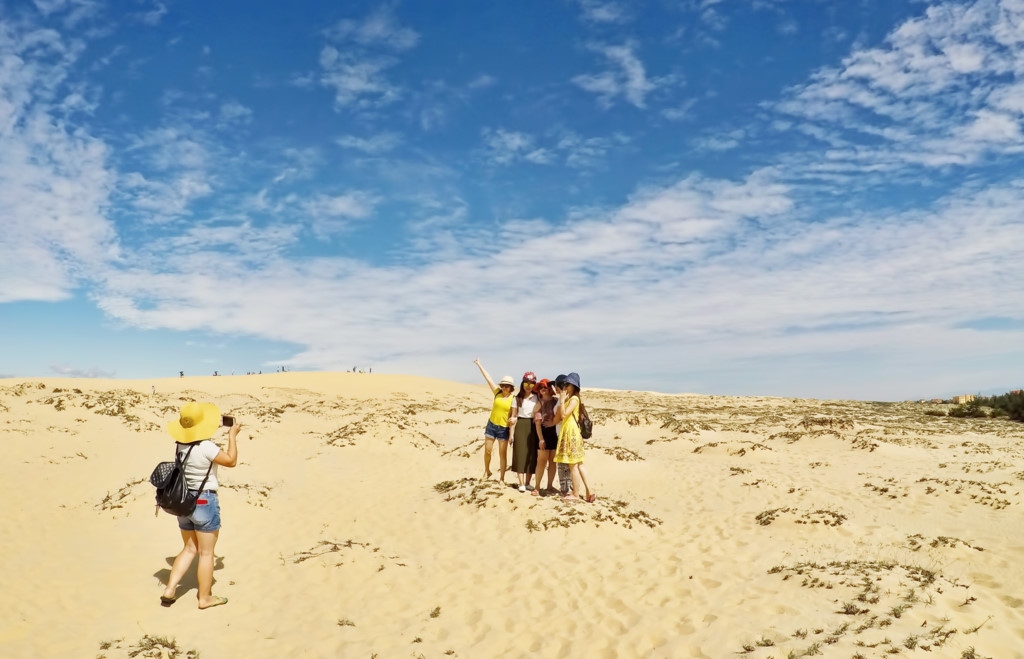 Quang Phu sand dunes, an ideal check-in point for young travellers