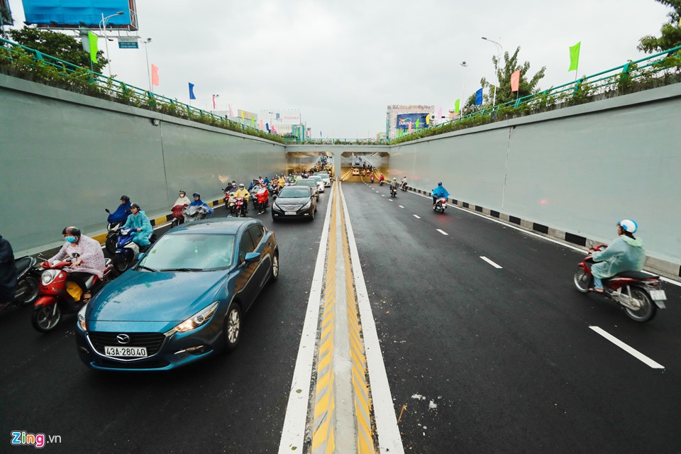 Dien Bien Phu-Nguyen Tri Phuong tunnel opens to traffic ahead of APEC