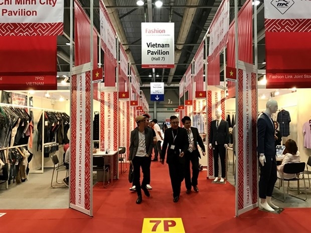 Vietnamese garment-makers showcase goods at Hong Kong fair