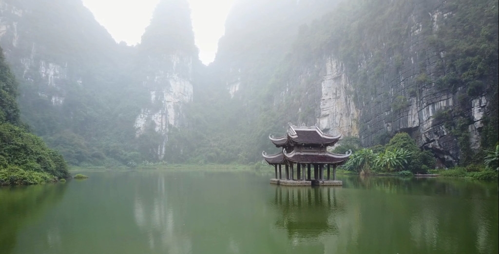 Stunning beauty of Ninh Binh through flycam perspective