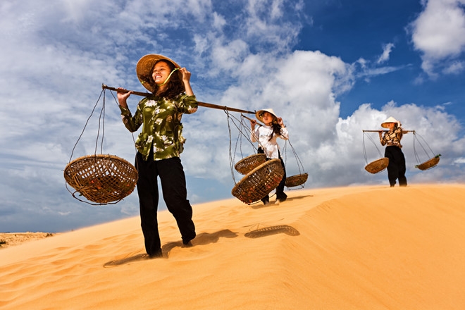 Vietnamese smile through photographers’ lens