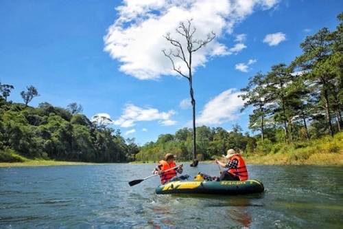 Stunning beauty of lakes in Vietnam