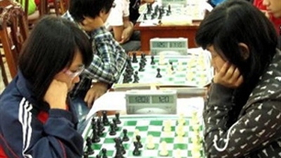 Chess grandmaster climbs up world standings