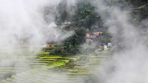 Magnificent cloud-covered scenery of Lao Cai province