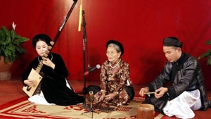 Hanoi Catru club helps preserve traditional music