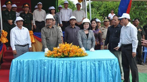Vietnam-Cambodia border bridge to be completed in April