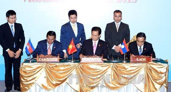 Development triangle summit opens in Laos