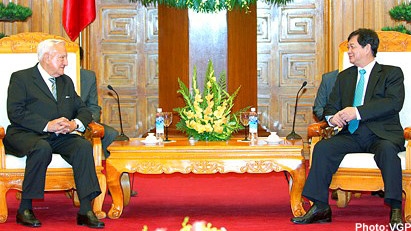 PM proposes Vietnam-France strategic partnership