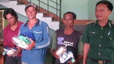 Filipino fishermen handed over