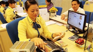 Fitch revises Vietnam's credit outlook to positive