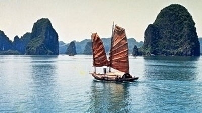 Ha Long Bay – a lifetime must-go destination