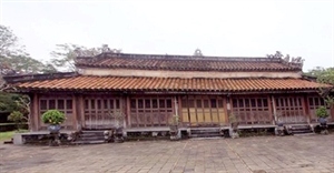 US gives aid to Hue's temple restoration project