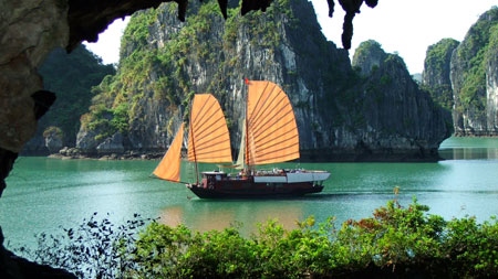 Chinese crowned as best presenter on Ha Long Bay