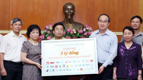 VND4 billion presented to Hoang Sa fishermen
