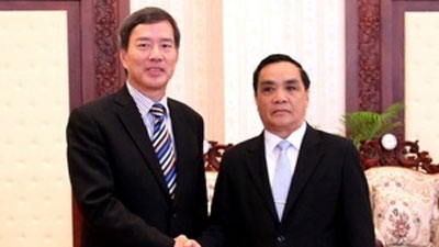 Lao Front vows to boost ties with Vietnam