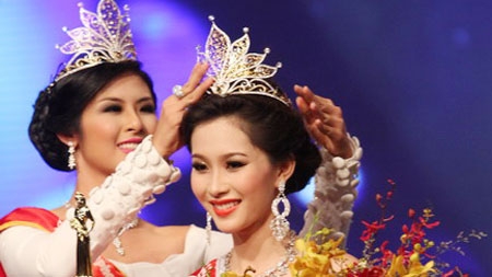 Miss Vietnam candidates shine in Hanoi