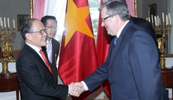 Vietnam treasures ties with Poland