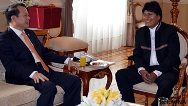 Bolivian President encourages closer ties with Vietnam