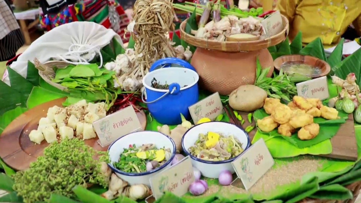 SDU Lampang opens ethnic food festival