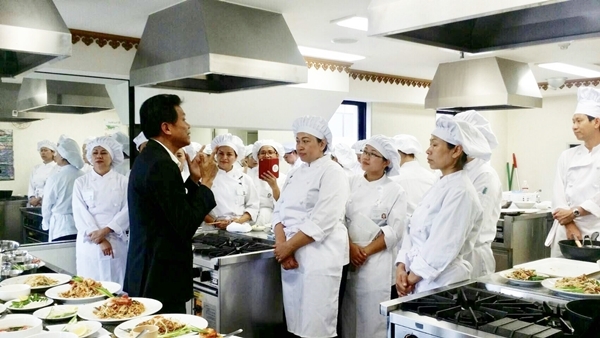 Labor Ministry continues project for attaching stars to Thai chefs in Spain