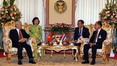 Party chief meets Thai legislative leaders