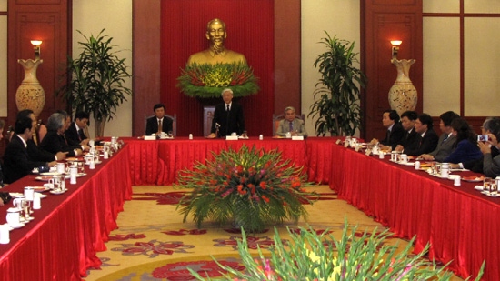 Party leader welcomes Vietnamese studies delegates