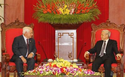 Party Secretary Nguyen Phu Trong receives Lao guest