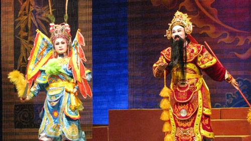 Classical drama introduced to foreign friends