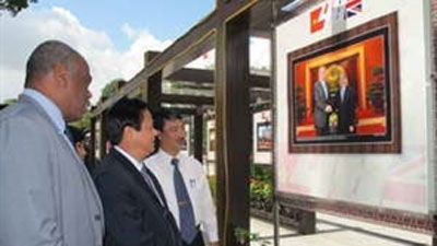 Exhibition highlights Vietnam-UK relations