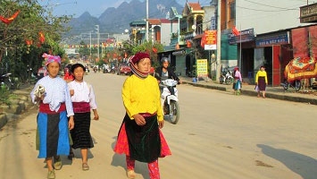 Vietnam’s most colourful farmers market