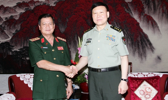 Military delegation visits China