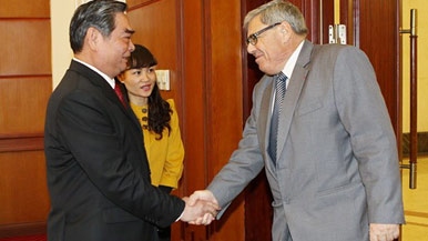 Politburo member receives French party delegation