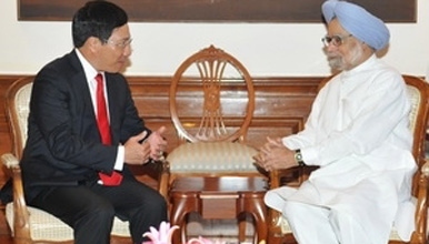 PM Dung meets with Indian leaders